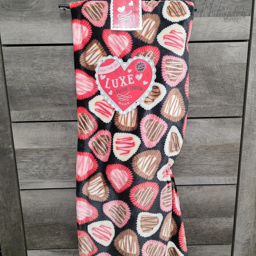 Viral Valentines day Hearts Chocolate Throw Blanket